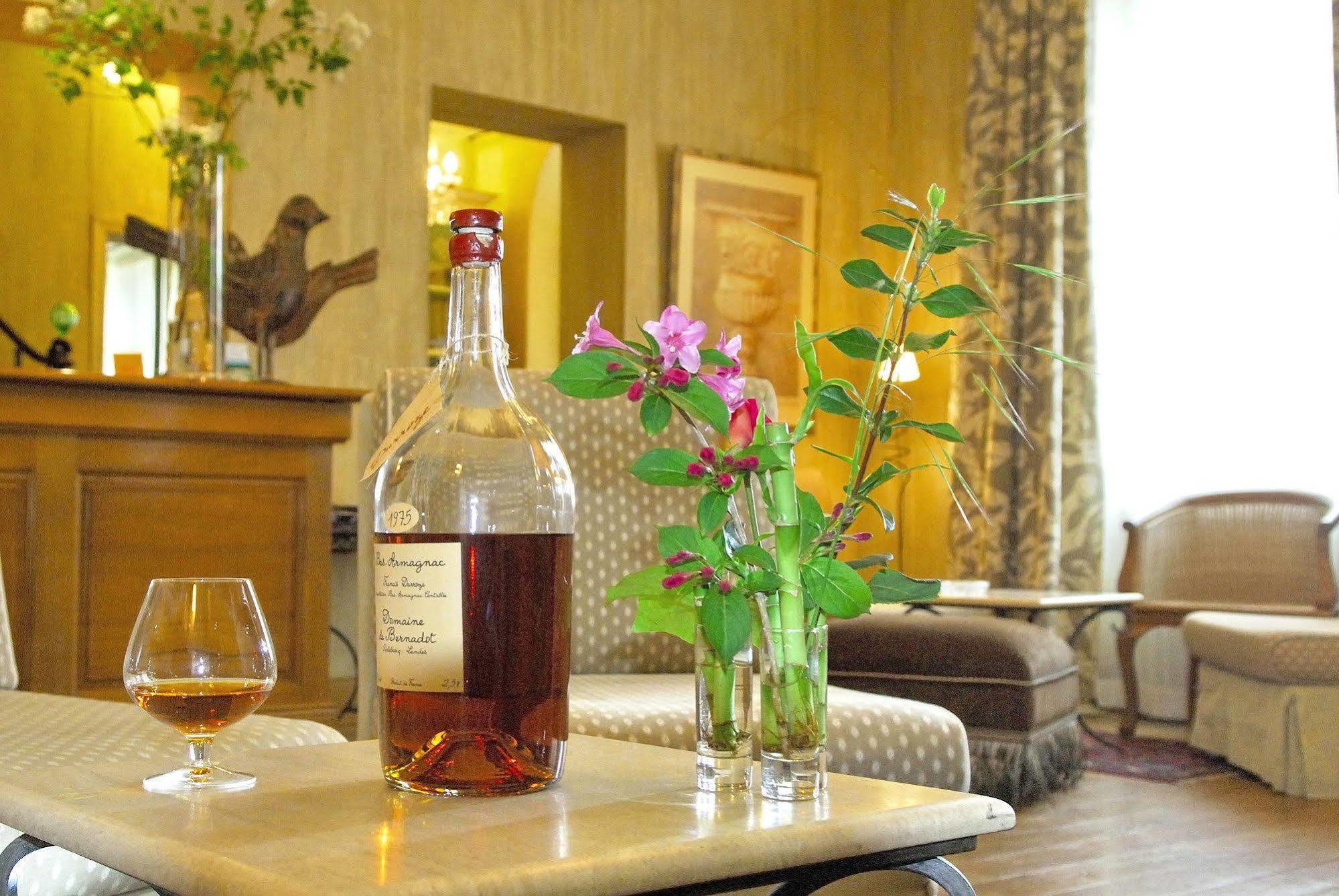 Logis Hotel - Restaurant Maison Claude Darroze Langon  Eksteriør billede